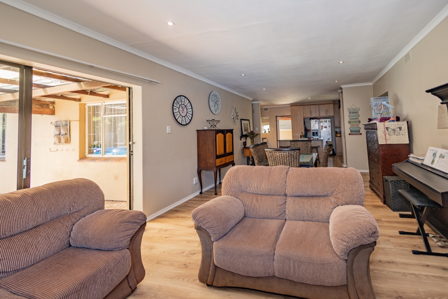 4 Bedroom Property for Sale in Kenridge Western Cape